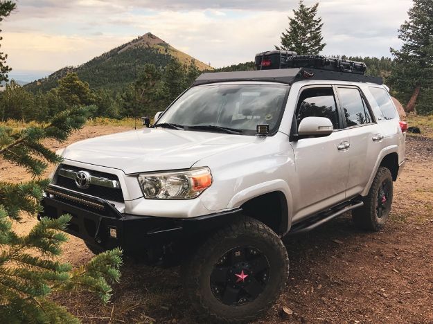 Picture of 10-21 4Runner Economy Roof Rack Rack and 42 in Single Row White LED Light Bar Cali Raised LED